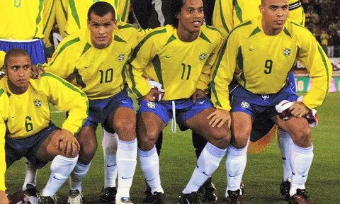 ĐH 11 huyền thoại giải nghệ trong thập kỷ qua: "Bộ tứ R" của Brazil
