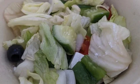 Đĩa salad gây bức xúc tại World Cup 2022