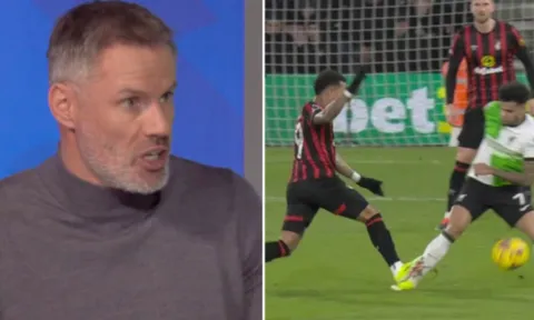 Jamie Carragher: "Đó rõ ràng là thẻ đỏ"