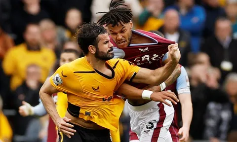Diego Costa ẩu đả với trung vệ cao gần 2 m