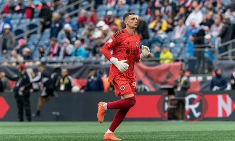 Djordje Petrovic sớm có câu trả lời cho Man United