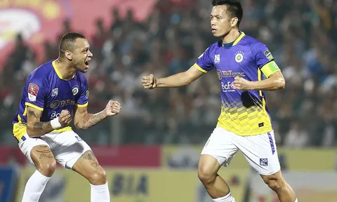 Do thám Hà Nội, HLV Thanh Hóa 'đứng hình' với siêu phẩm của Văn Quyết