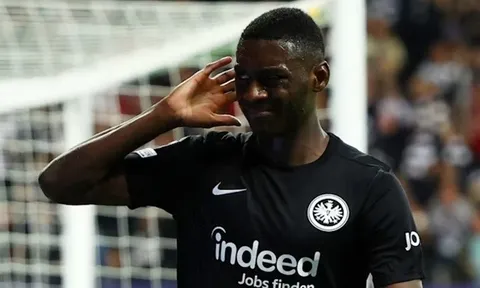 Đối thủ mở đàm phán, Man Utd nhận báo động đỏ