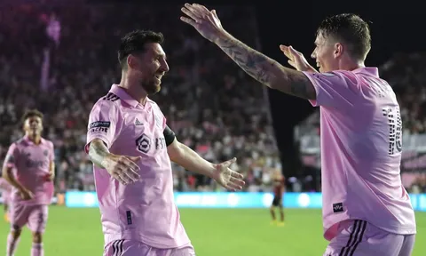 "Đời tôi chưa bao giờ đá như đi dạo, cho đến khi gặp Messi"