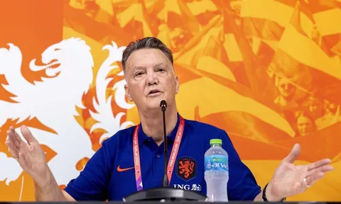 Đòn tâm lý của HLV Van Gaal tới tuyển Hà Lan