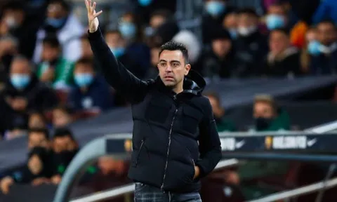 Đồng đội cũ khiến Xavi lần đầu ngậm trái đắng ở Camp Nou