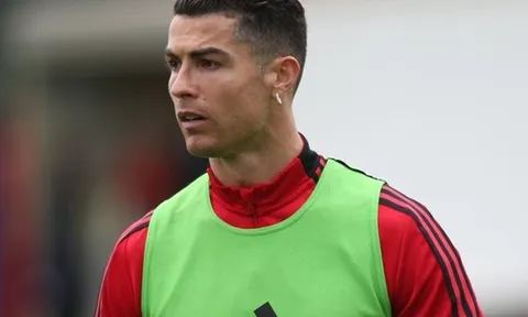 Động thái gây chú ý của Ronaldo sau khi bị tống xuống đội U21