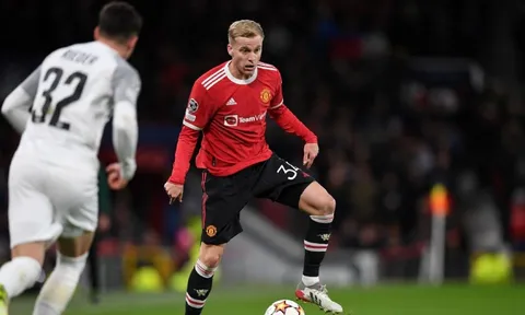 Donny van de Beek đã nắm bắt được cơ hội trước Young Boys