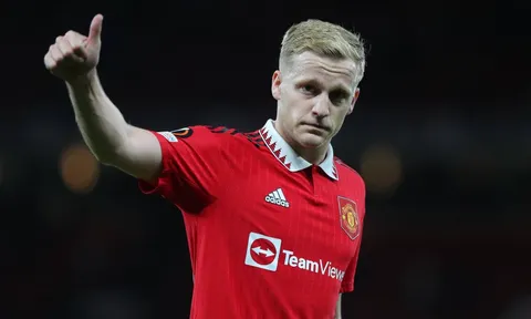 Van de Beek được khuyên điểm đến hoàn hảo để bắt đầu lại sự nghiệp
