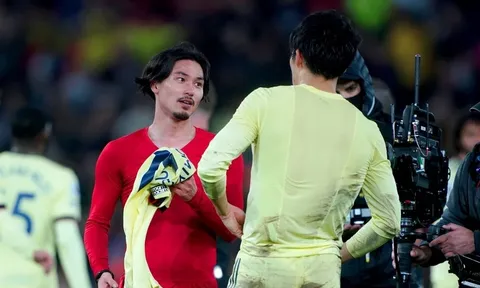 Đốt lưới Arsenal, tương lai Minamino được Klopp đảm bảo
