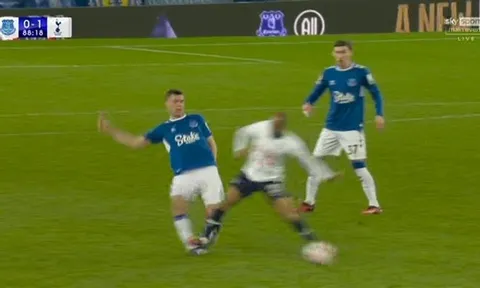 Toàn cảnh 2 thẻ đỏ khiến trận Everton - Tottenham thêm kịch tính