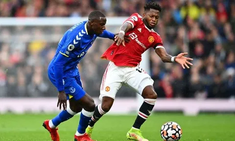 Doucoure cho Solskjaer thấy những phẩm chất mà hàng tiền vệ Man Utd còn thiếu