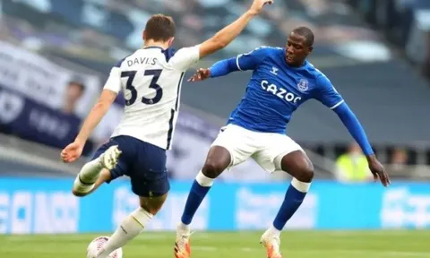 Doucoure có thể trở thành nỗi ám ảnh của Man Utd