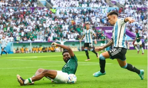 Argentina 'cầu cứu' Lisandro Martinez