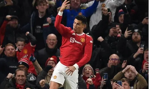 Huyền thoại M.U tuyên bố Carragher không đủ tầm để nhận xét Ronaldo