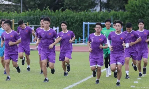 ĐT Việt Nam hứng khởi trở lại tập luyện sau trận thắng Lào