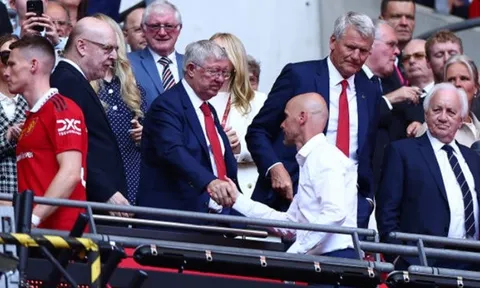 Đừng bắt Sir Alex đợi thêm 10 năm
