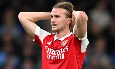 Đừng biến Rob Holding thành tấm bia đỡ đạn