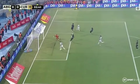 Được Messi dọn cỗ, Lautaro Martinez vẫn "biến bàn thắng thành cơ hội"