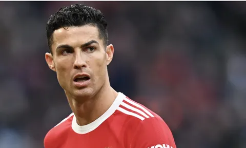 Dwight Yorke: Ronaldo không được tôn trọng ở MU