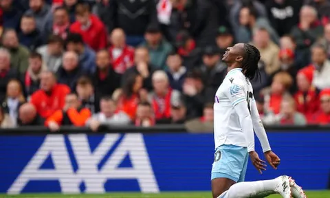 "Người cũ" Arsenal kéo sập Anfield