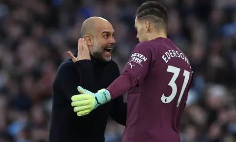 Ederson bị Pep Guardiola mắng dù đội nhà vừa ghi bàn
