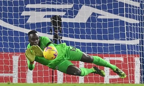 Trắng lưới trước West Ham, Mendy thiết lập thành tích ăn đứt Kepa