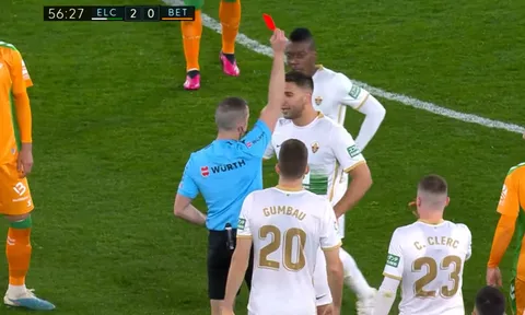 Đối thủ của M.U tại Europa League dính vào cuộc chiến 3 thẻ đỏ