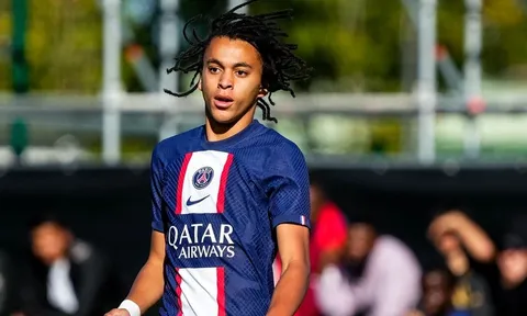 Em trai 15 tuổi của Mbappe ra mắt đội một PSG