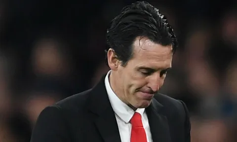 Emery đăng đàn, thừa nhận Ozil, Aubameyang và Lacazette chẳng thể "cứu" nổi mình