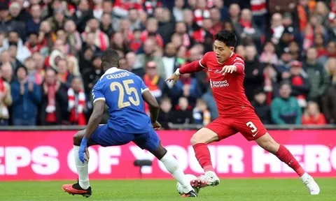 Endo khiến bộ đôi bom tấn của Chelsea cùi gằm