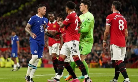 Nhìn Enzo đơn độc tại Old Trafford, mới thấy Chelsea khủng hoảng ra sao