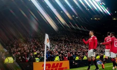 Erik ten Hag dựng lại "pháo đài" Old Trafford