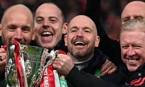 Ajax gửi lời mời hấp dẫn, phó tướng của Ten Hag ra quyết định