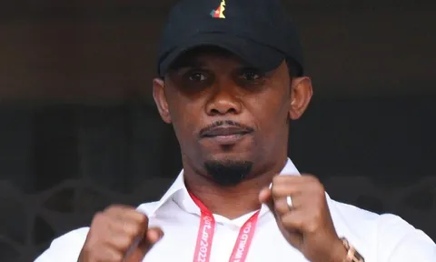 Eto'o bị chỉ trích sau hành động đánh người