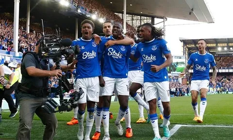 Everton trụ hạng sau chiến thắng nghẹt thở