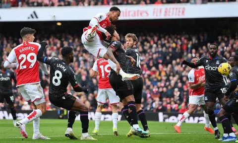 "Kẻ bị Arsenal ruồng bỏ" gây choáng trong ngày trở lại Emirates