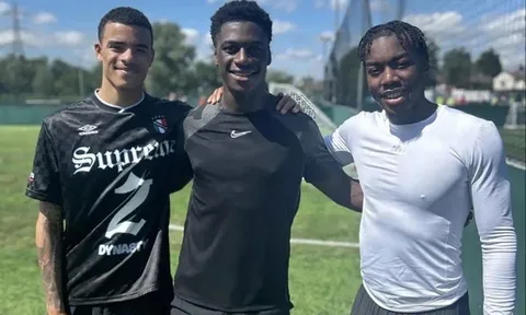 Mason Greenwood lần đầu tập luyện cùng cầu thủ Man Utd