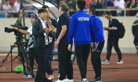 'Ông Troussier phá nát di sản của thầy Park'; 'Thế hệ vàng của Việt Nam sắp tàn lụi'