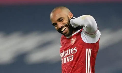 Liên tục ngồi dự bị, Lacazette thừa nhận một sự thật