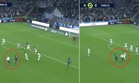 Fan cuồng tấn công, Messi khó chịu ra mặt