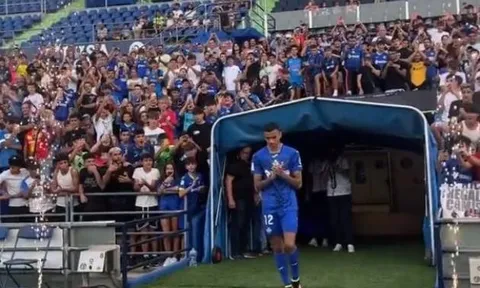 'Biển người' Getafe hân hoan chào đón Mason Greenwood trong buổi ra mắt