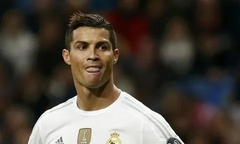 Fan Ronaldo nổi giận với Real Madrid