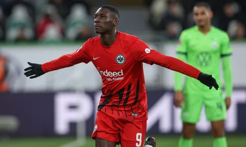 Bayern tranh tiền đạo 105 triệu bảng với Man United