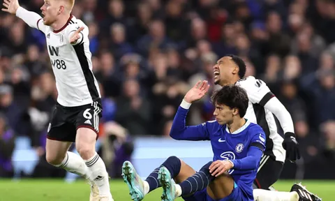 Jamie Carragher nhận định về màn ra mắt của Felix