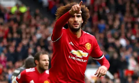 Cựu cầu thủ Man United, Everton giải nghệ