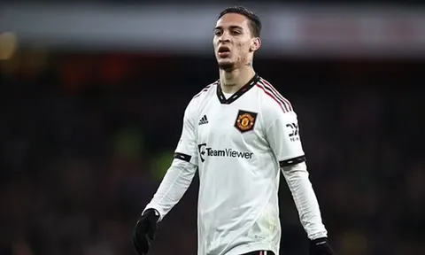 Ferdinand 'hủy diệt' Antony