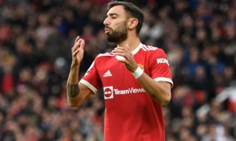 Fernandes sút bóng lên trời, Klopp nói lời thật lòng