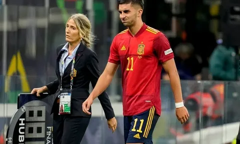 Ferran Torres chấn thương, Pep Guardiola lại bất lực với bài toán số 9