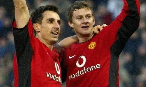 Gary Neville: 'Chúng em tự hào về anh, Ole'